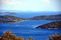 Circa 1200 Inseln gehören zu Kroatiens Adria-Küste © Joachim Simmroß